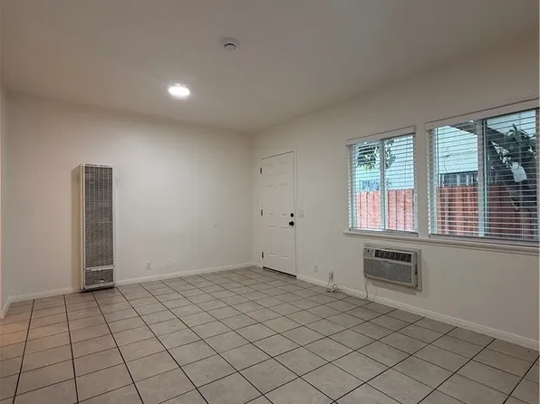 1880 Pine Ave APT 9, Long Beach, CA 90806