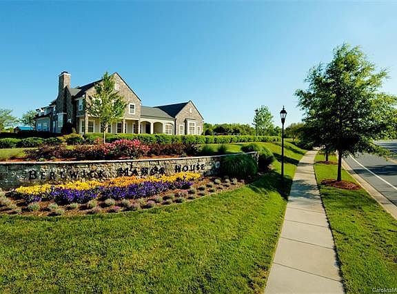 5th image of 9626 Glenburn Ln #43