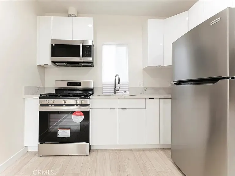 8002 Hazeltine Ave — Photo 6