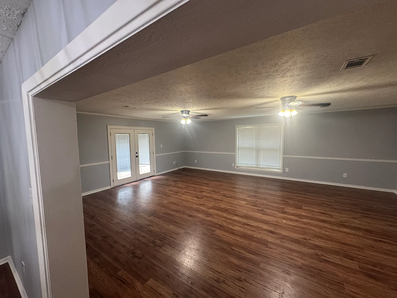 3 bed, 2400 sqft, $2,000 — Photo 4