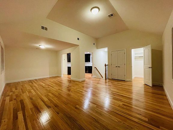 4th image of 183 Mac Gregor St Floor 2