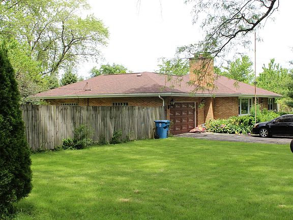 5th image of 21W020 W Woodview Dr