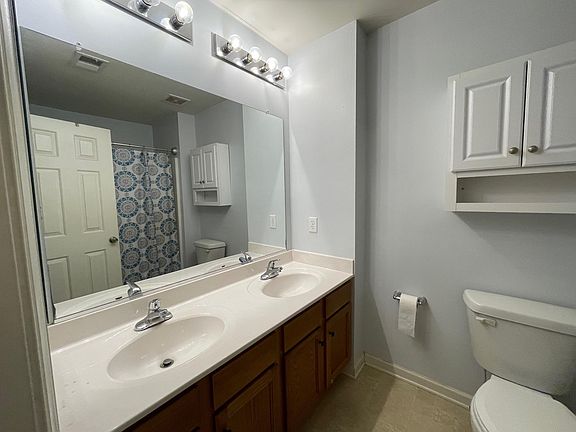 5th image of 16 Witherspoon Ct