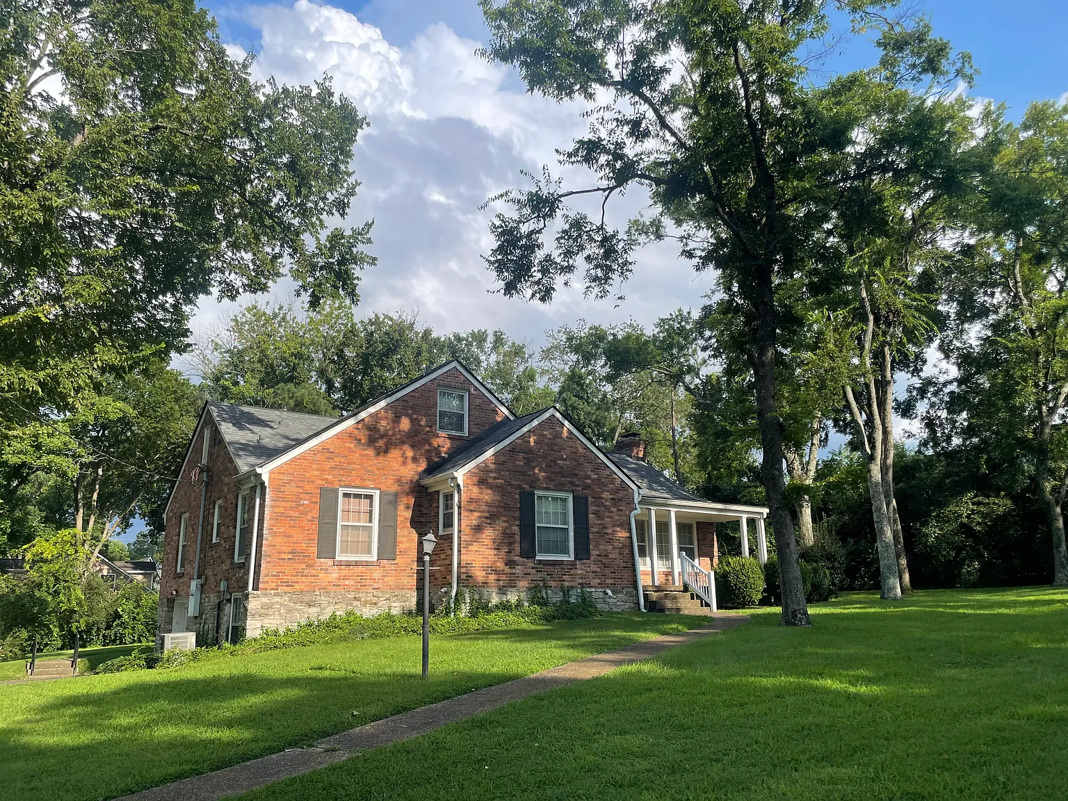 4 bed, 3856 sqft, $4,800 — Photo 2