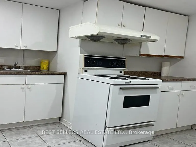 3045 Hawktail Cres — Photo 5