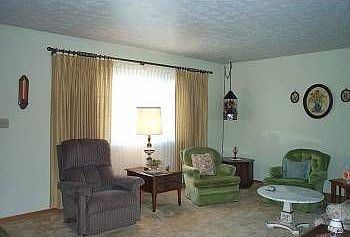 4th image of 160 Strecker Dr