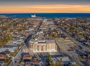 1 Hume St #PENTHOUSE 617, Collingwood, ON L9Y 1W7
