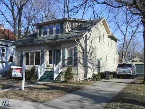 390 W Hazelhurst St photo 1
