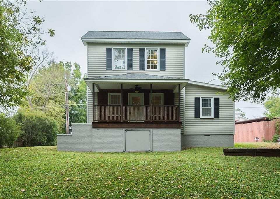 1st image of 105 Elk St
