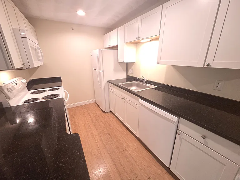 Granite counters & Energy star appliances