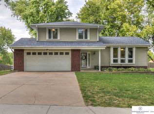 15712 Valley St, Omaha, NE 68130
