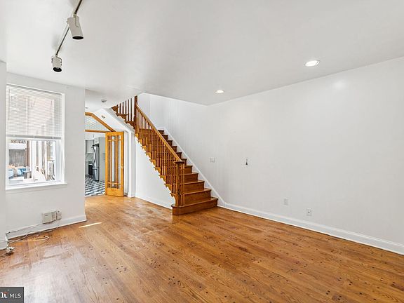 4th image of 1006 S Front St