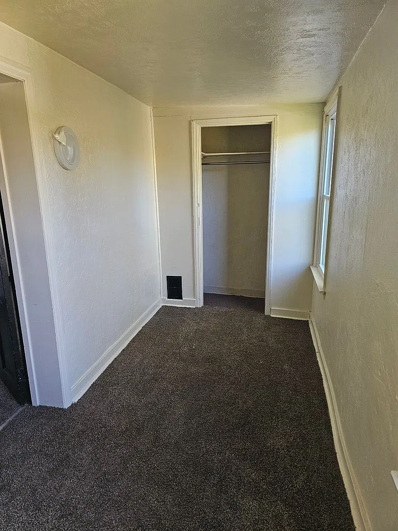25 Oak Street — Photo 4