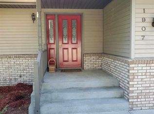 1907 Crestview Dr, New Ulm, MN 56073