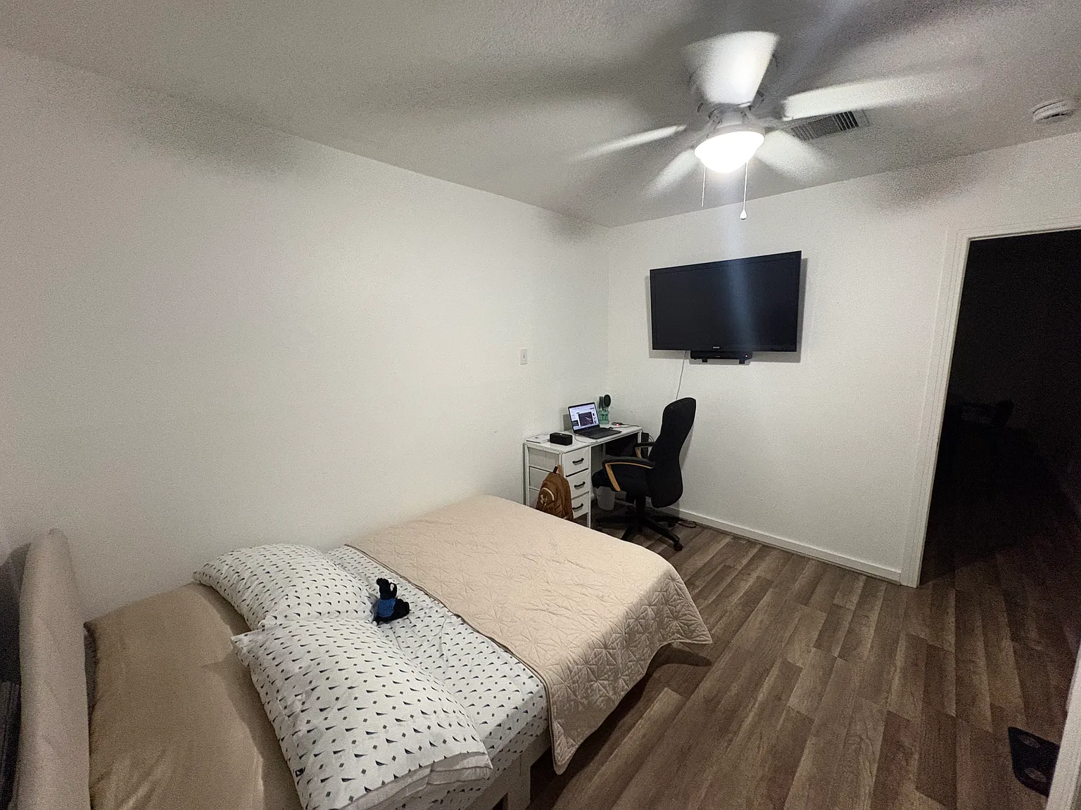 3 bed, 1300 sqft, $600 — Photo 2