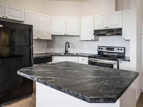 1000 W Applevillage Ct SE #310, Calgary, AB T2A 7Z4