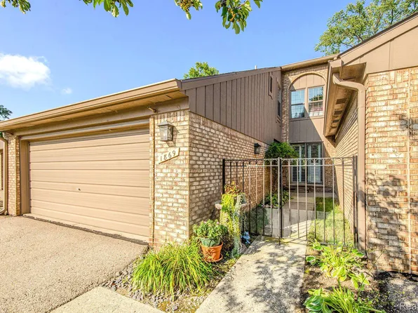 1869 Christy Ct, Rochester, MI 48309