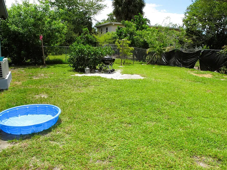 340 NW 6th St — Photo 21