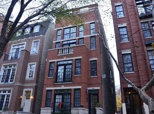 816 W Buckingham Pl #3, Chicago, IL 60657