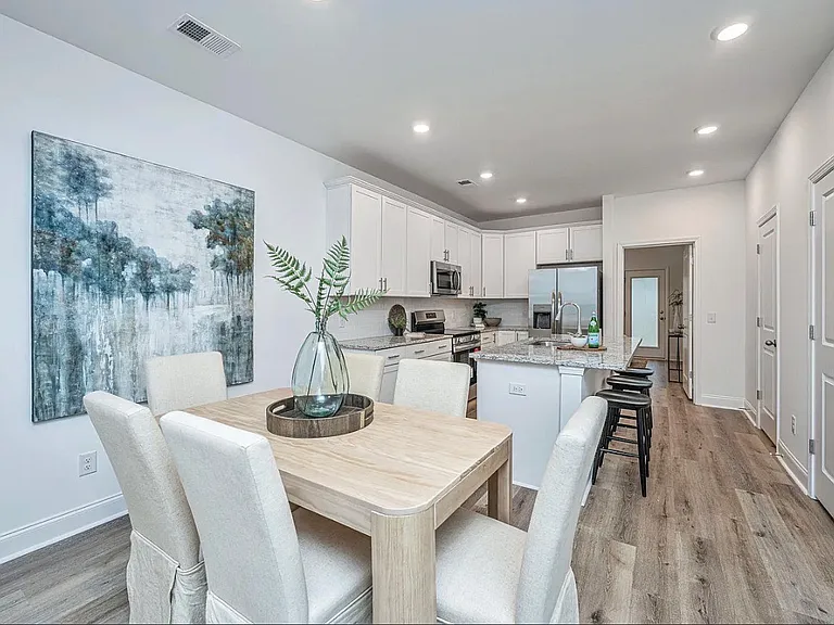 102 Twin Rivers Dr — Photo 7