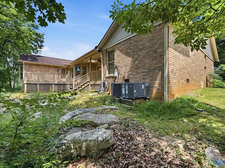 815 Baylor Dr SE — Photo 36