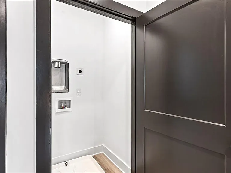 585 King Arnold St — Photo 19