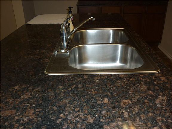 5th image of 1054 Churchill Dr