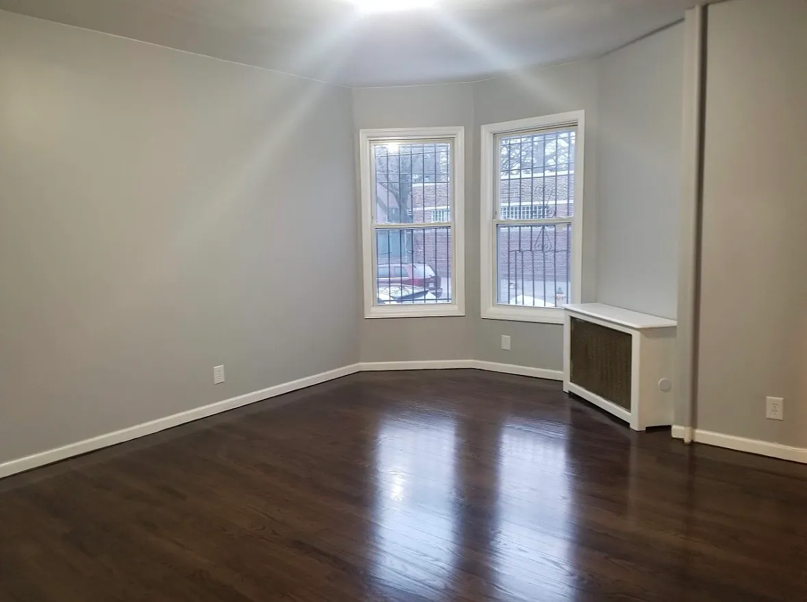 5 bed, 1525 sqft, $3,100 — Photo 2