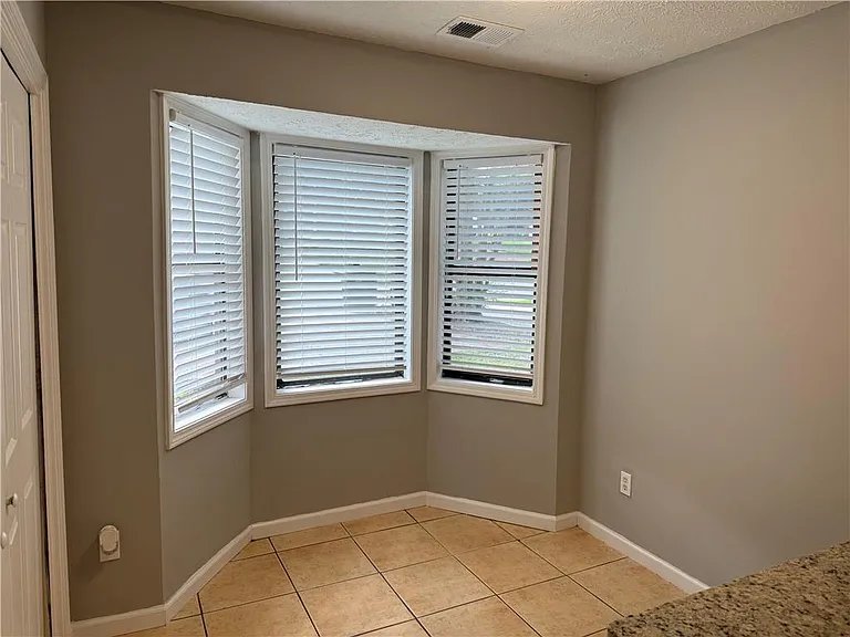 1020 Dassow Ct — Photo 5