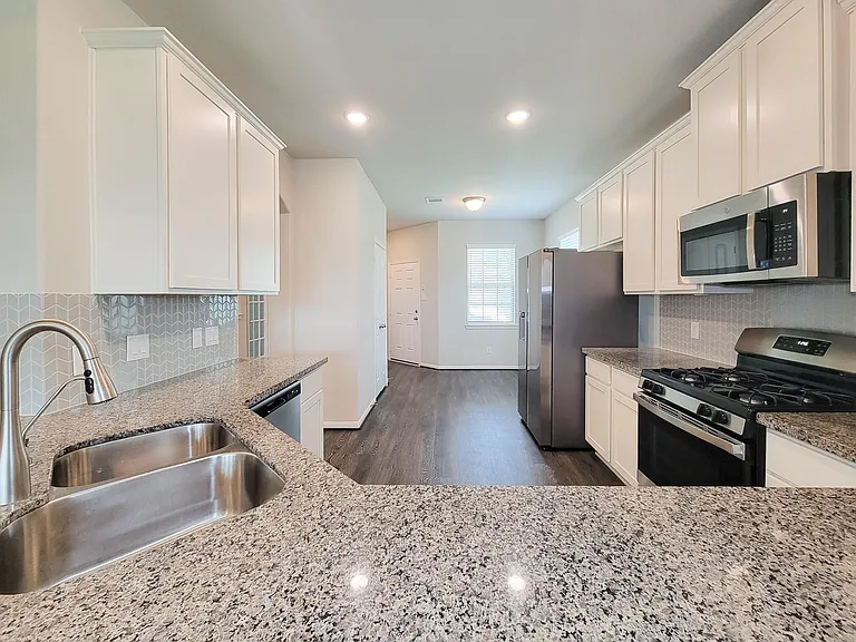 10423 Astor Point Trl — Photo 12
