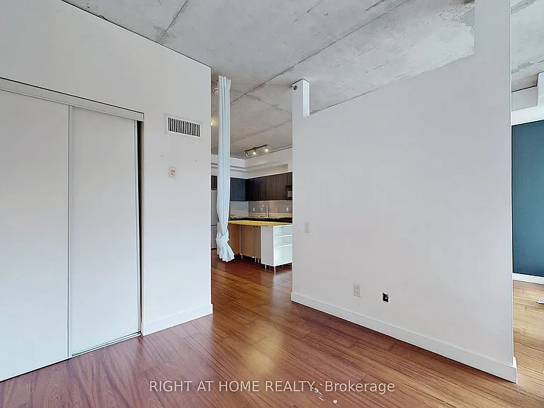 38 Niagara St #312 — Photo 14