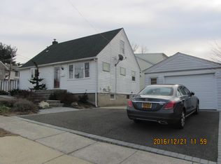 135 Evans Ave, Albertson, NY 11507