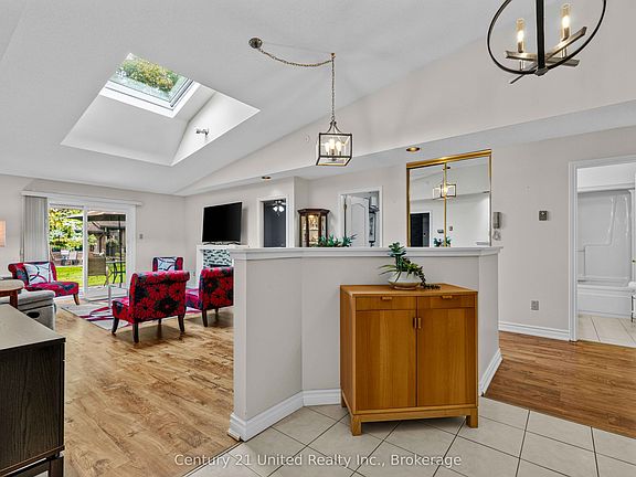 5th image of 680 Whitaker St #7