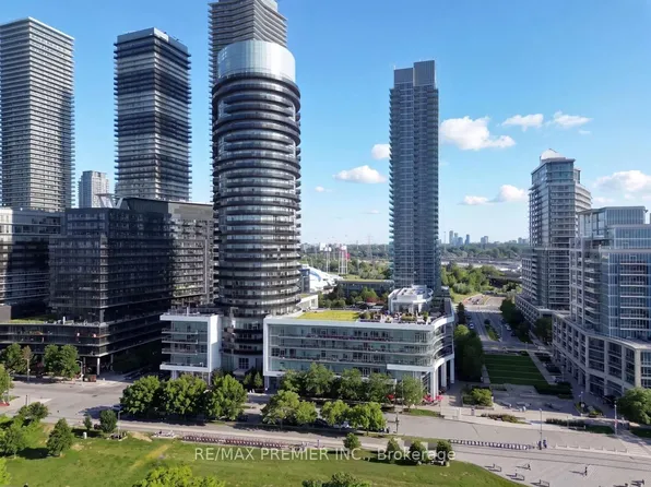 80 Marine Parade Dr #906, Toronto, ON M8V 0A3