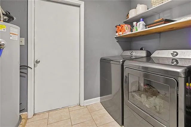 105 N Kings Ct — Photo 7