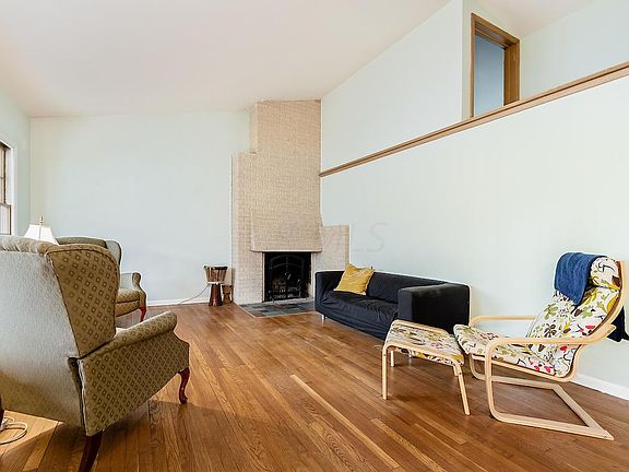 5th image of 1085 Shady Hill Dr