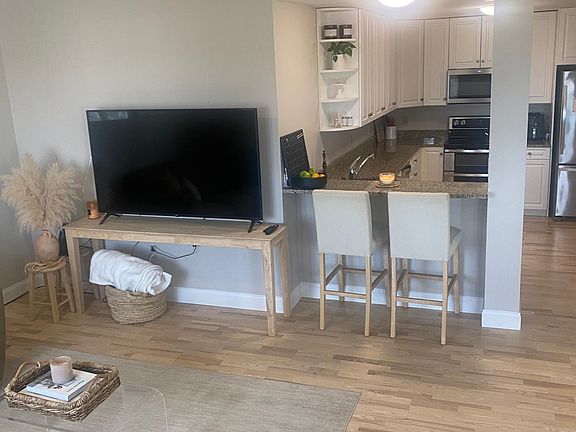 4th image of 767 Washington St APT 402