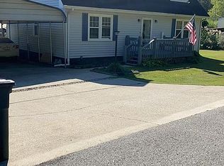 61 Richmond Hill Est, Van Lear, KY 41265