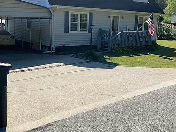 61 Richmond Hill Est, Van Lear, KY 41265