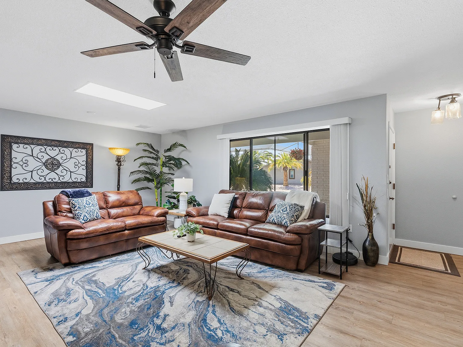 3 bed, 1992 sqft, $2,400 — Photo 4