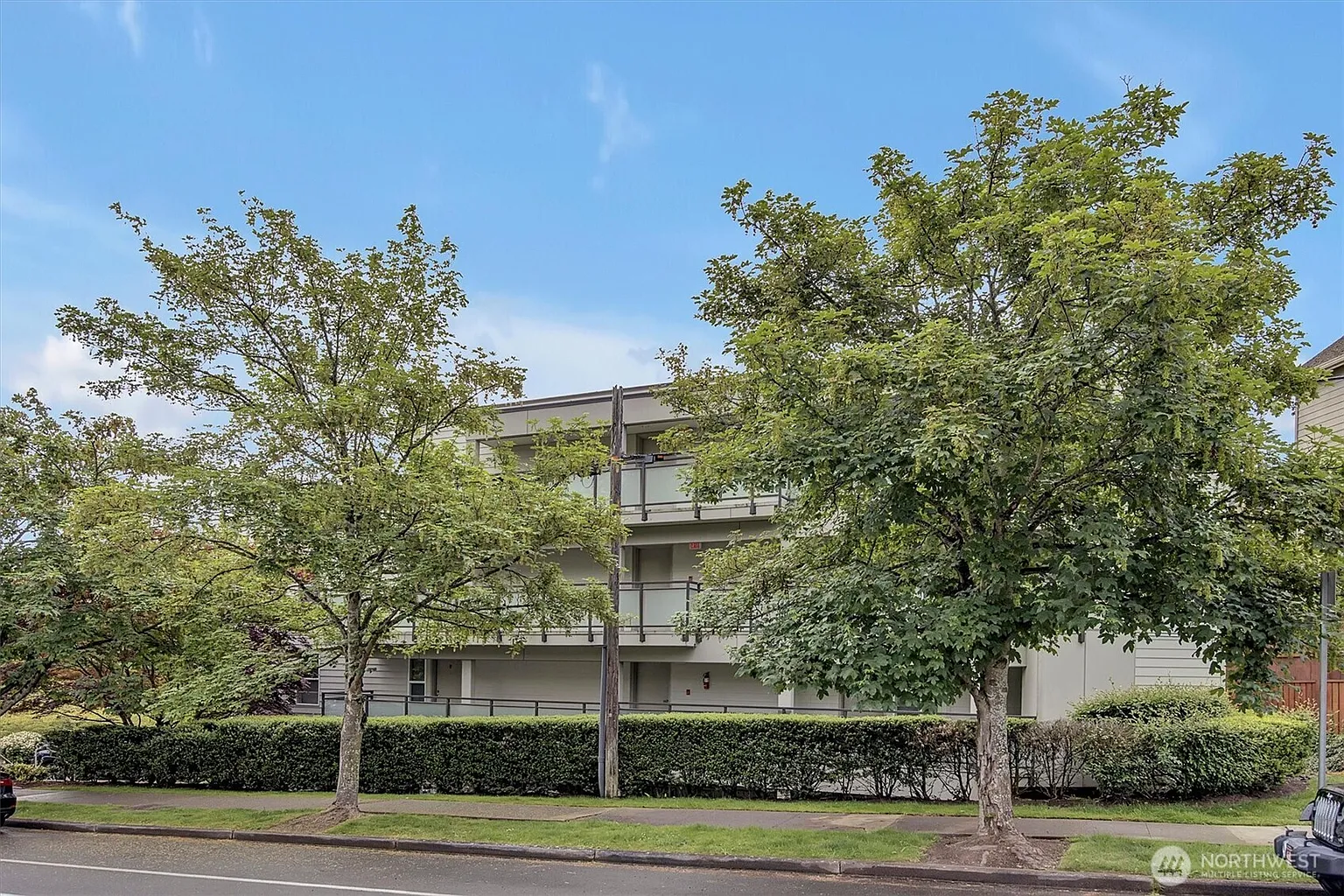 2334 Thorndyke Ave W #102 photo 1