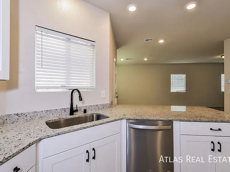 4527 Sapphire Moon Ave — Photo 7
