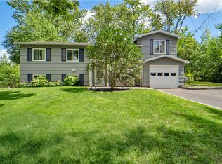 16 Post Hill Dr, Rochester, NY 14623