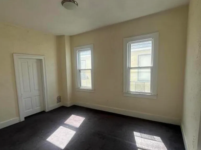 1351 Capouse Ave — Photo 6