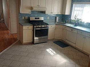 4407 Newtown Rd #1R, Astoria, NY 11103