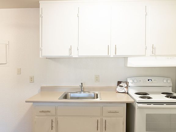 5th image of 2941 Marconi Ave APT 28