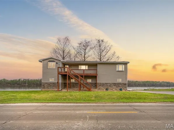 1315 W Main St, Grafton, IL 62037