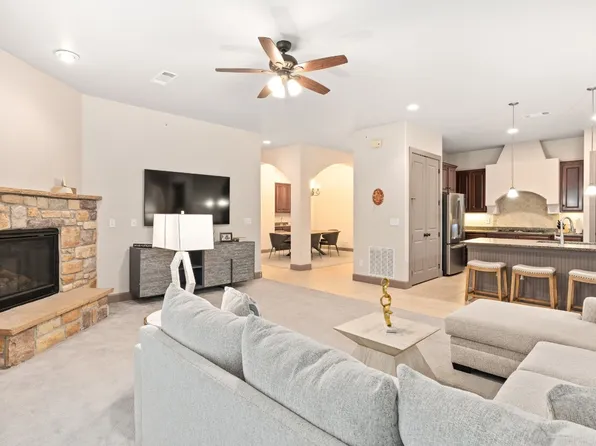 6631 Via Positano APT 403, Irving, TX 75039