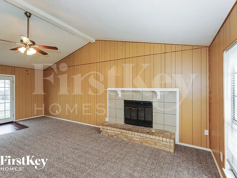 4841 Trailwood Dr — Photo 2