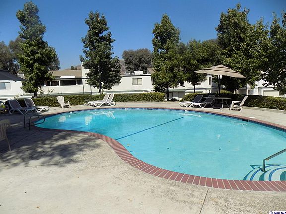 5th image of 10514 Sunland Blvd Unit 2